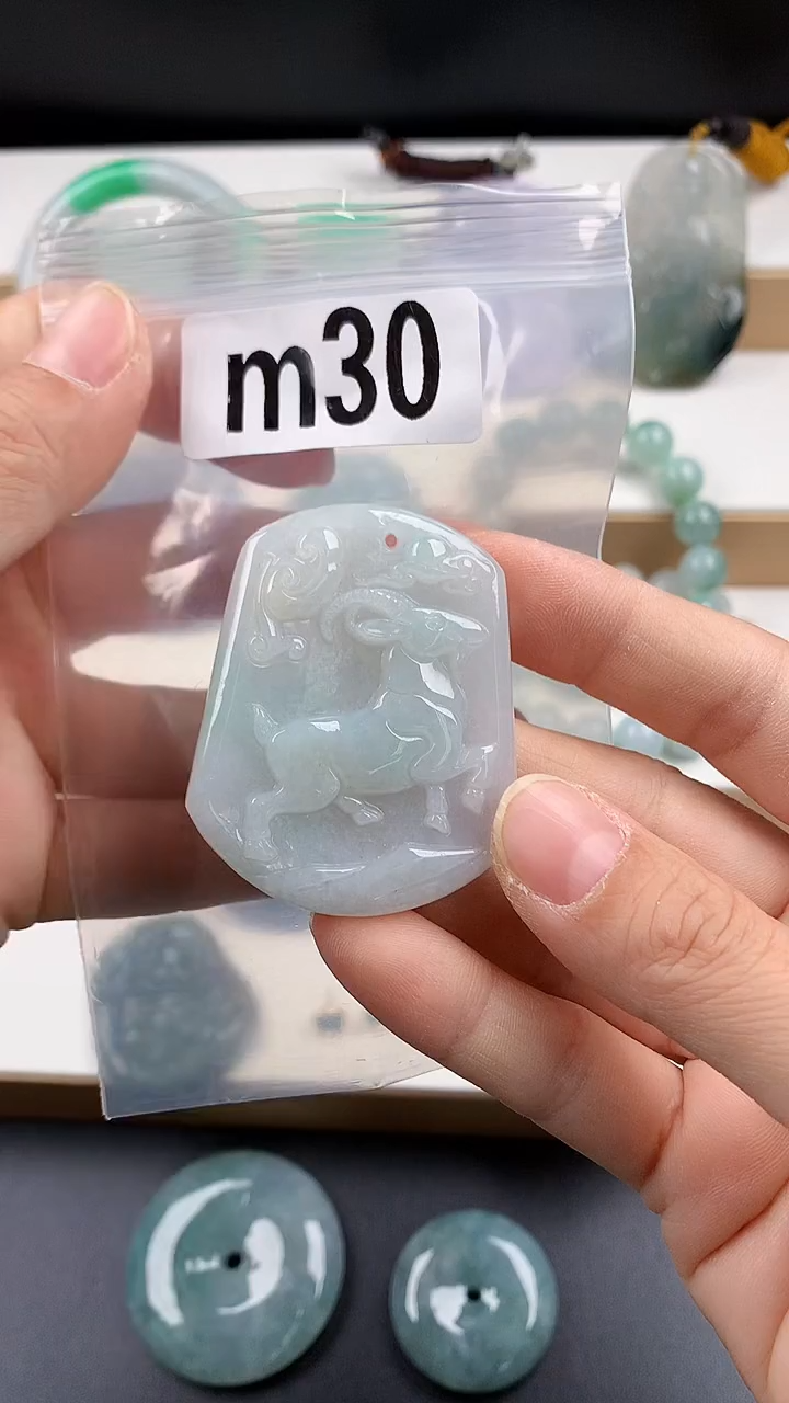 颈饰未镶嵌翡翠天然翡翠吊坠挂件