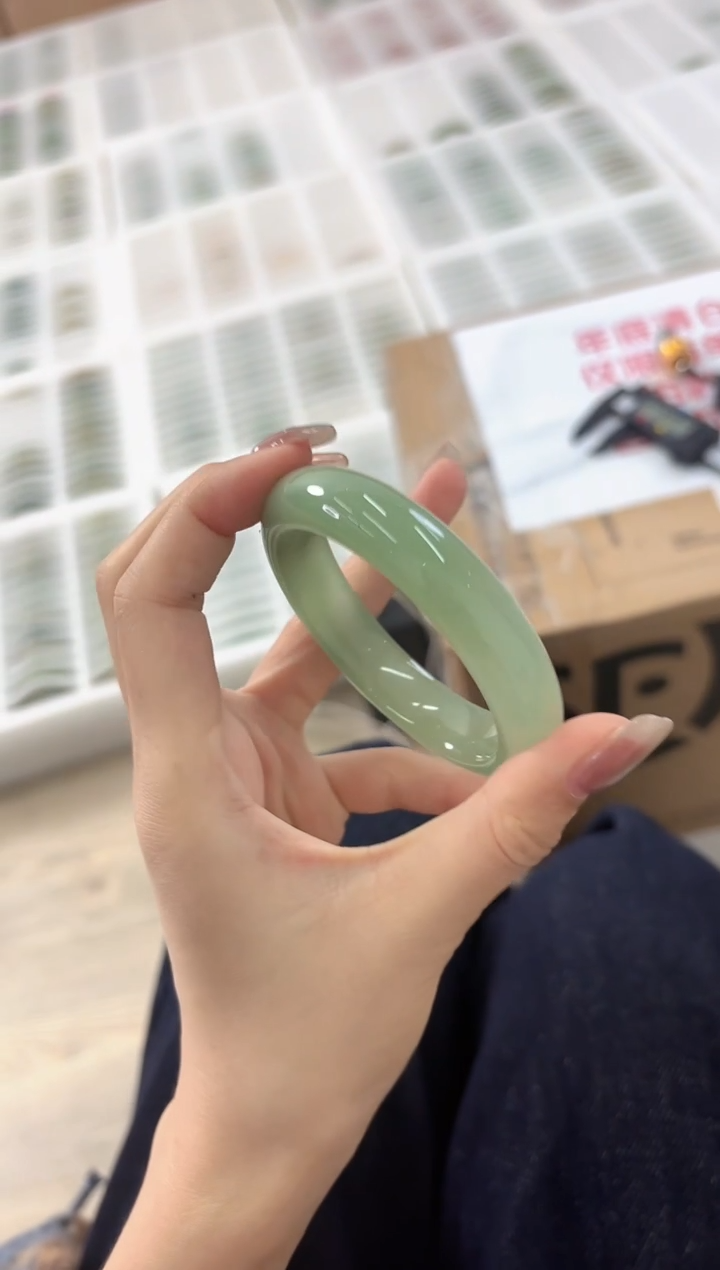 未镶嵌手镯石英质玉3-56D