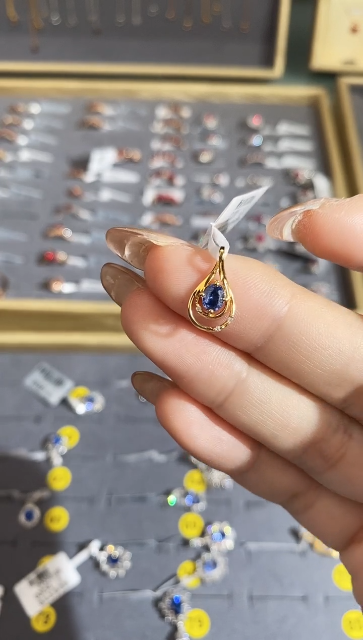 【闪购商品】蓝宝石颈饰18K金镶嵌吊坠
