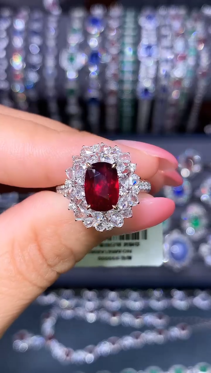 18K金镶嵌戒指祖母绿3.04ct/AIGS/无烧鸽血红