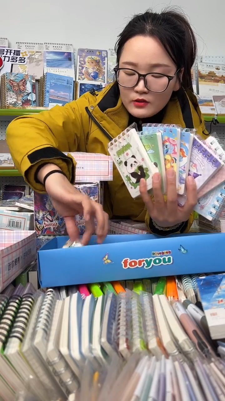 A3    100k（A7）卡面线环本上翻横线（男女混搭各5本） 70张 10本