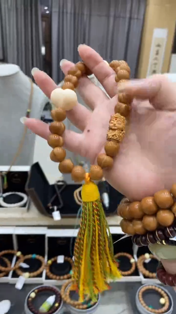 吊坠猴头核桃猴头雕刻屁桃返油手持