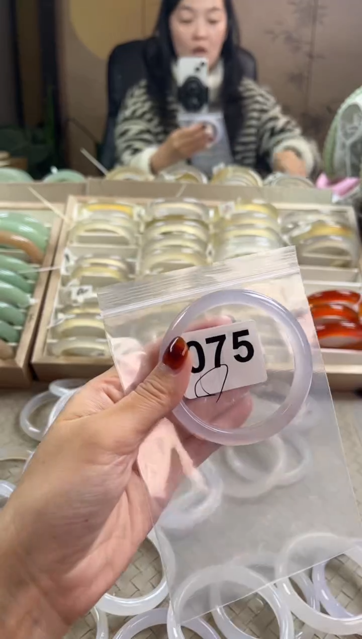 手镯玛瑙/玉髓未镶嵌075