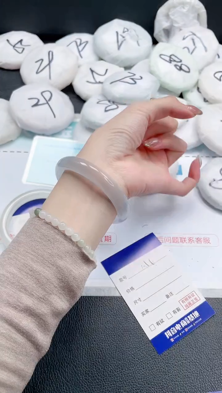 【闪购商品】石英质玉手镯未镶嵌14J154-57