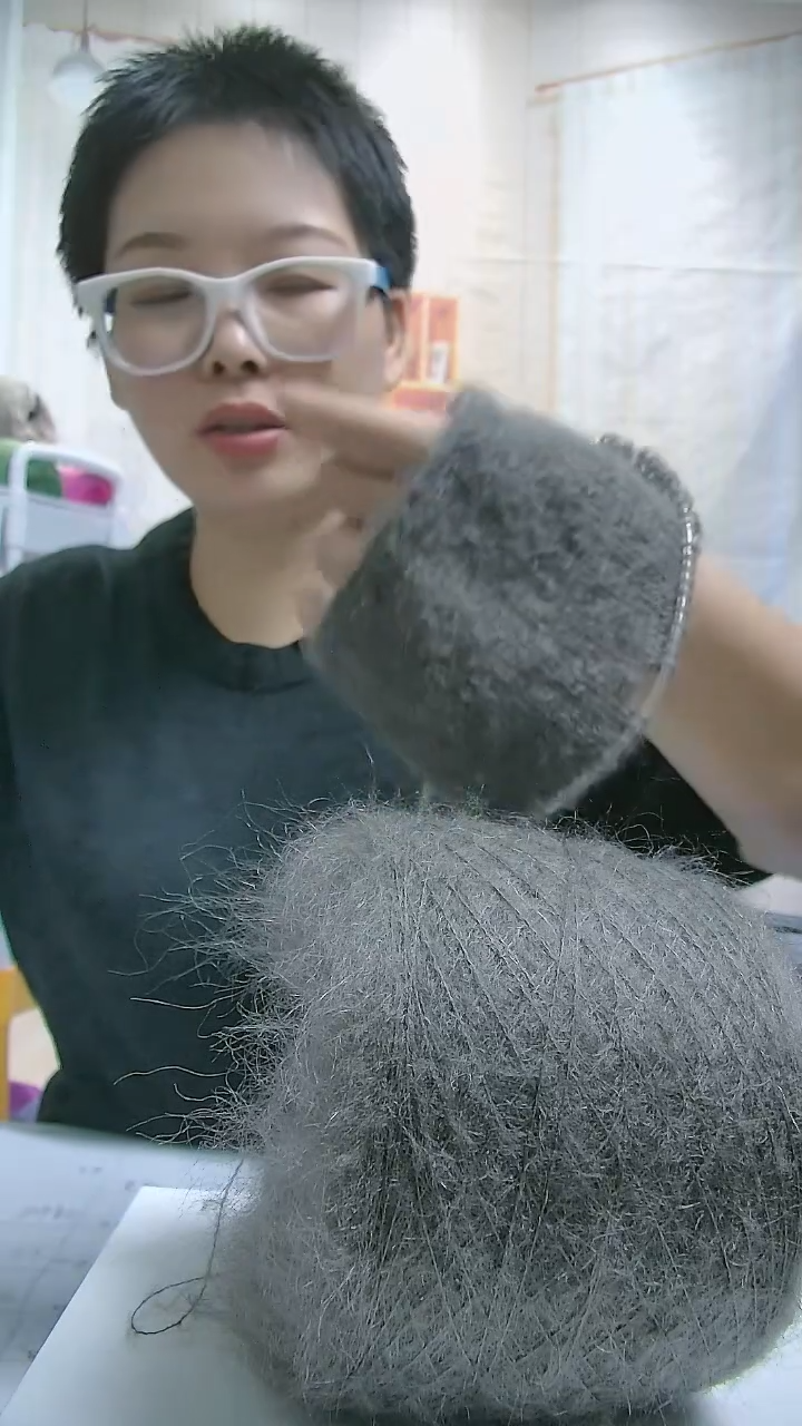 混纺【T413灰咖色】彩绒系列羊毛马海毛线1桶(0.3斤)   