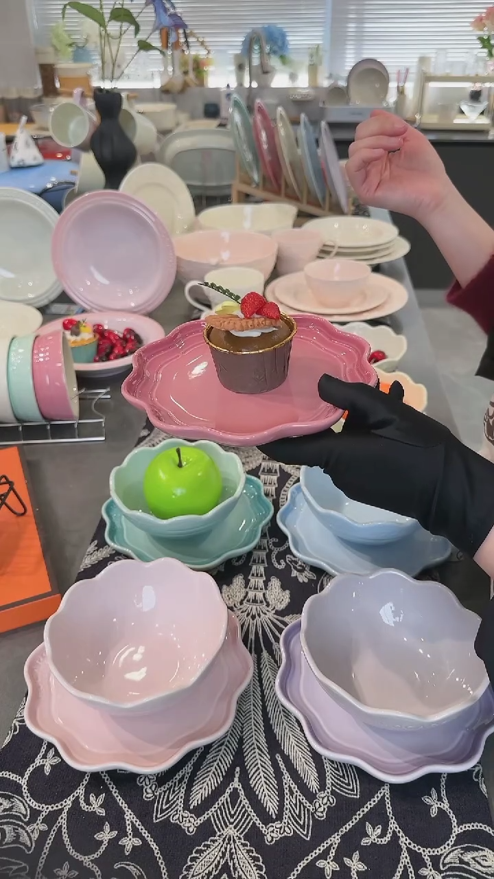 【闪购商品】瓷炻彩花边盘18CM-玫瑰粉