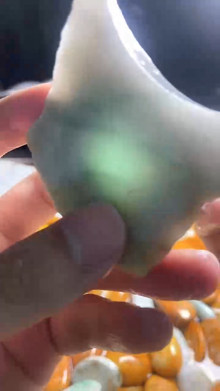 翡翠未镶嵌颈饰天然缅甸A货