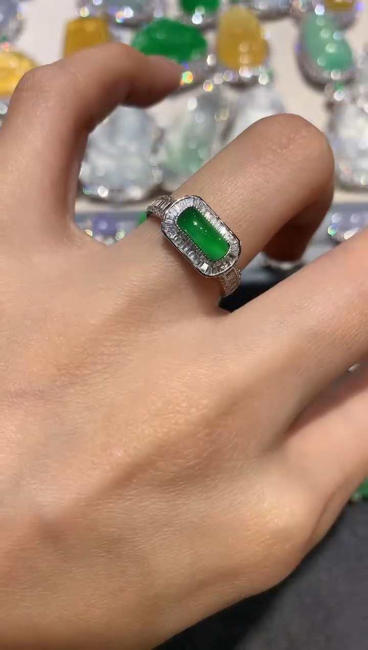 【闪购商品】翡翠戒指18K金镶嵌q451     