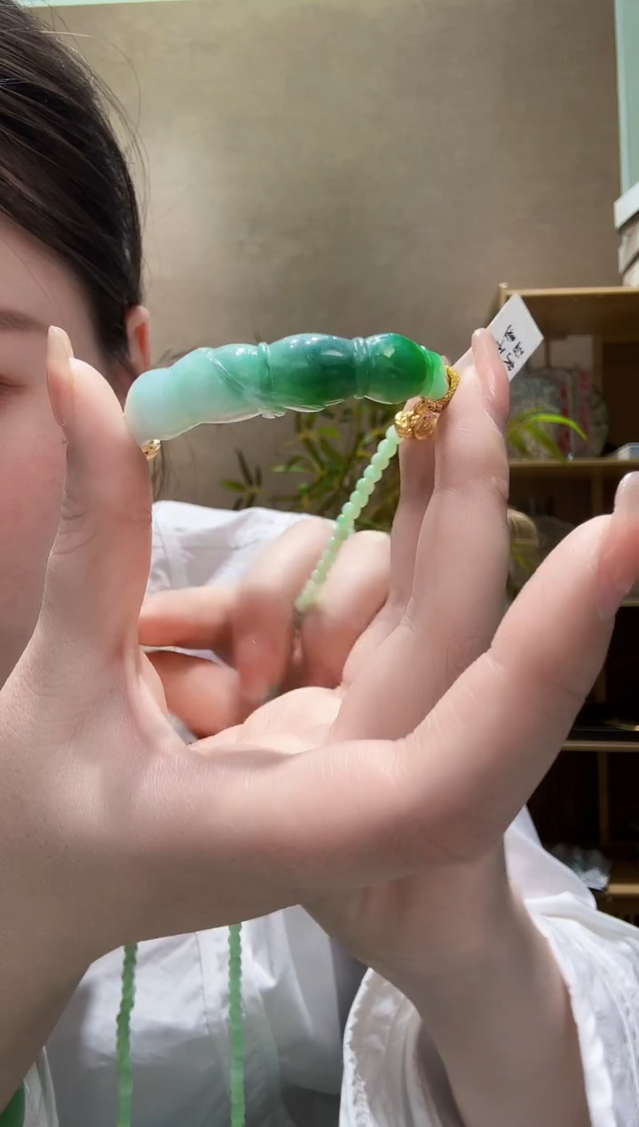 翡翠未镶嵌颈饰吊坠