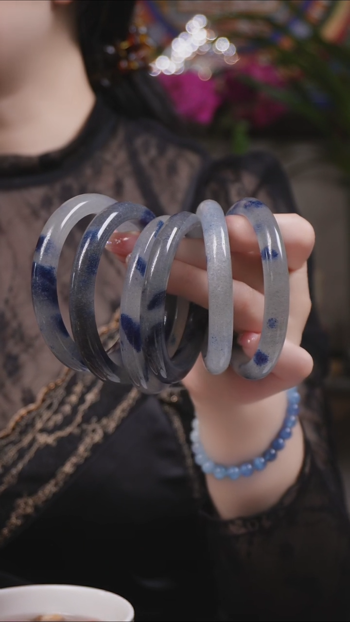石英岩玉未镶嵌手镯蓝草莓手镯（多样性发其一）
