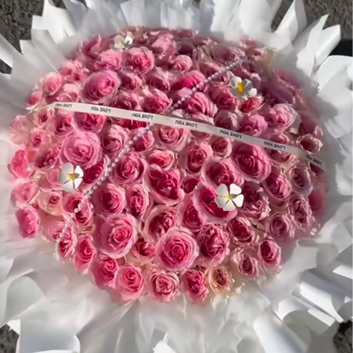 99支粉玫瑰圆形花束