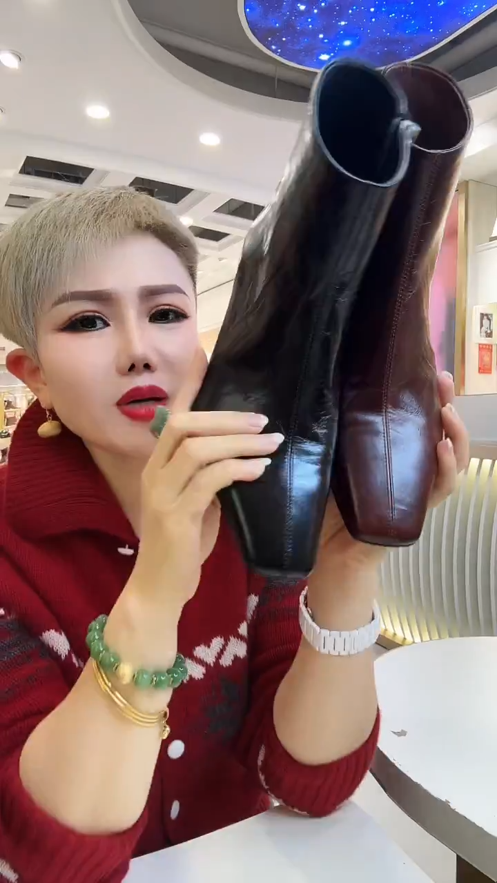 雲安娜小猫跟时装靴子