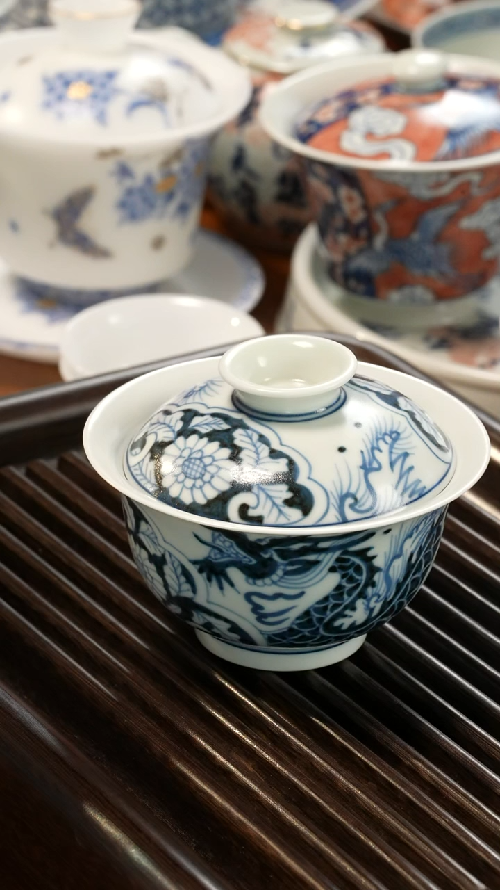 景德镇手工手绘 穿花龙盖碗