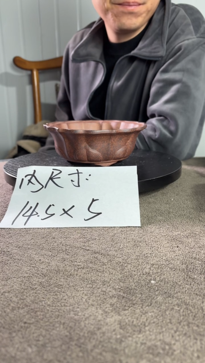 A宜兴紫砂小花盆