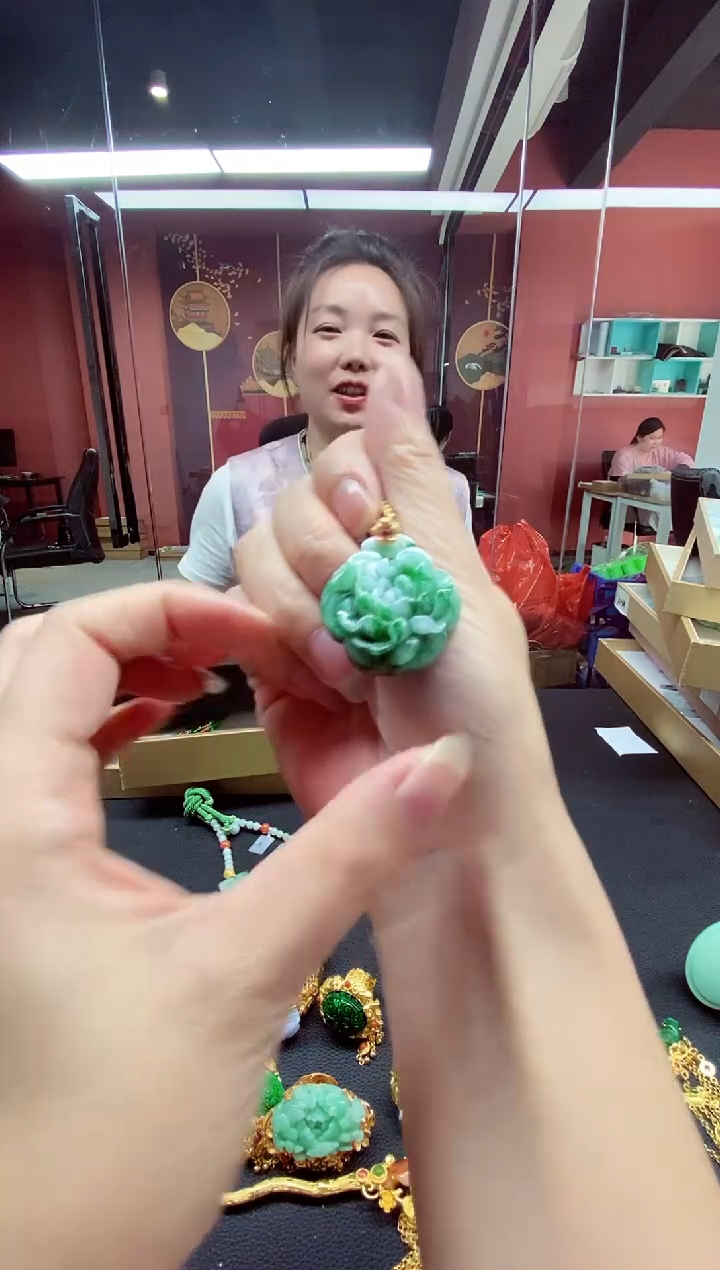 翡翠未镶嵌颈饰翡翠吊坠