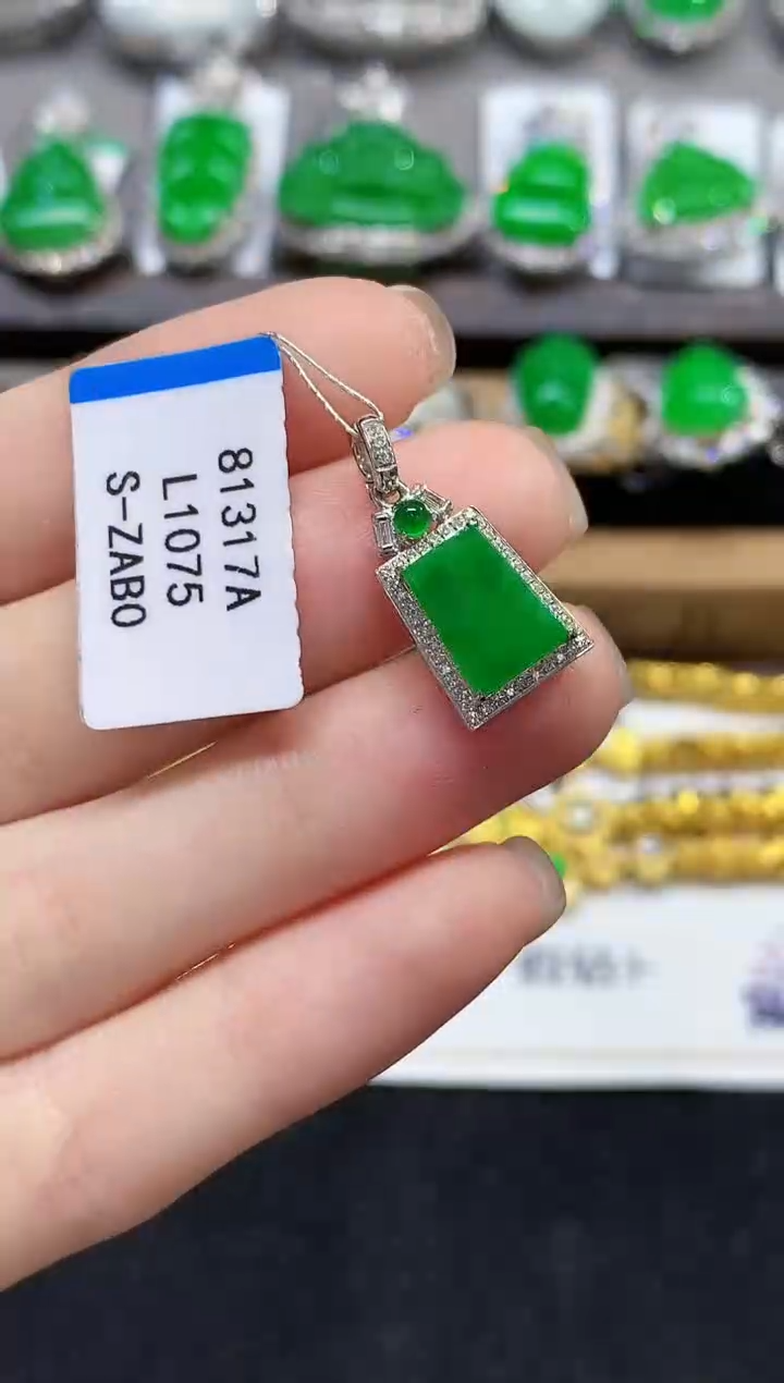 吊坠(不含链)18K金镶嵌翡翠L1075多样性发其一