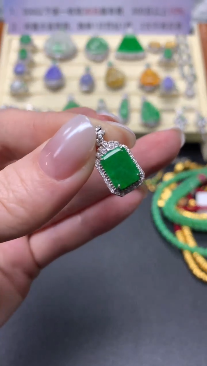 【闪购商品】翡翠吊坠(不含链)18K金镶嵌吊坠|2100+210