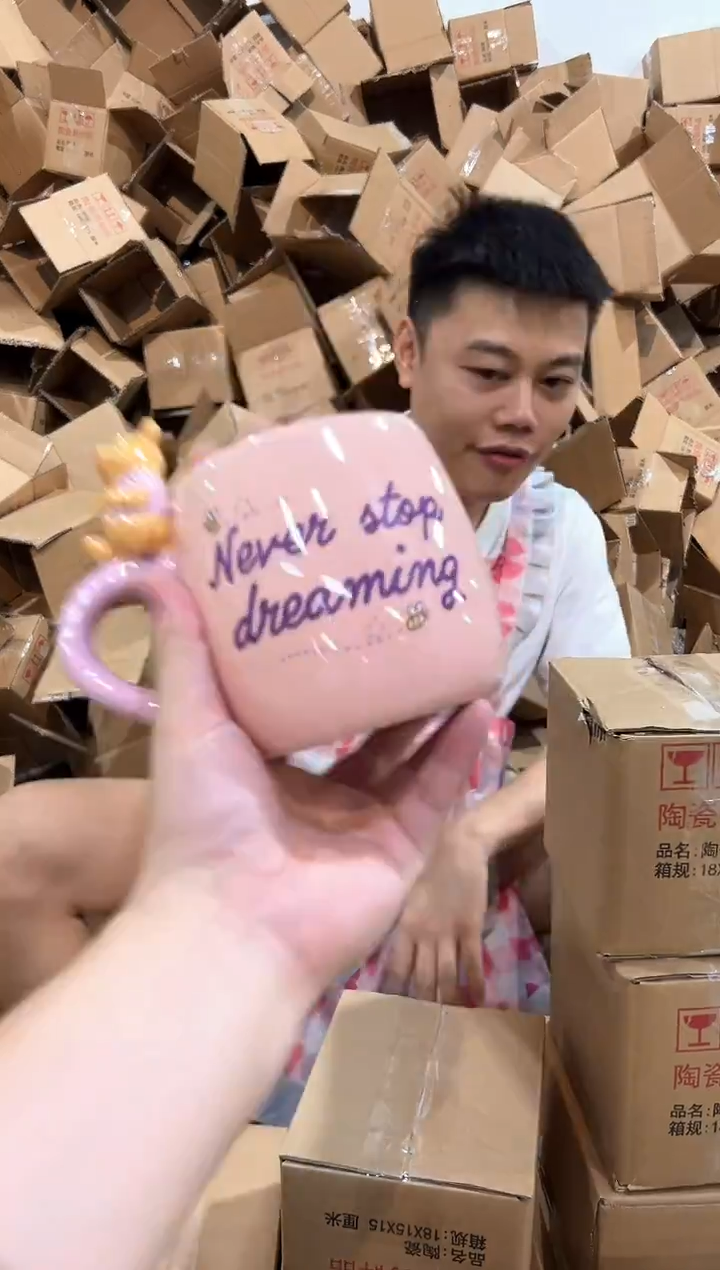 瓷片粉色维尼水杯