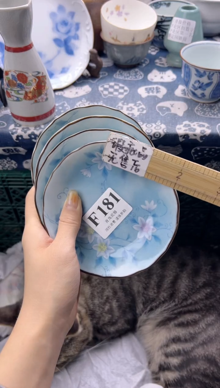 瓷片@****圈   F181