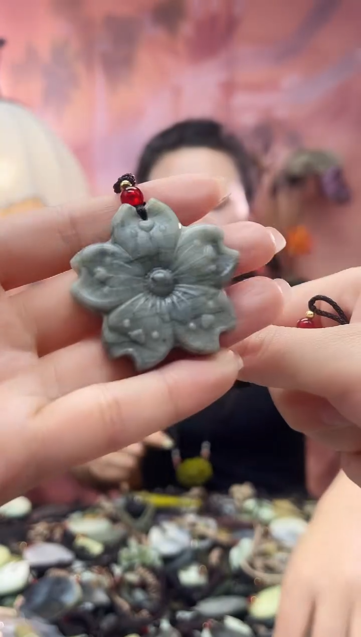 未镶嵌岫玉吊坠`