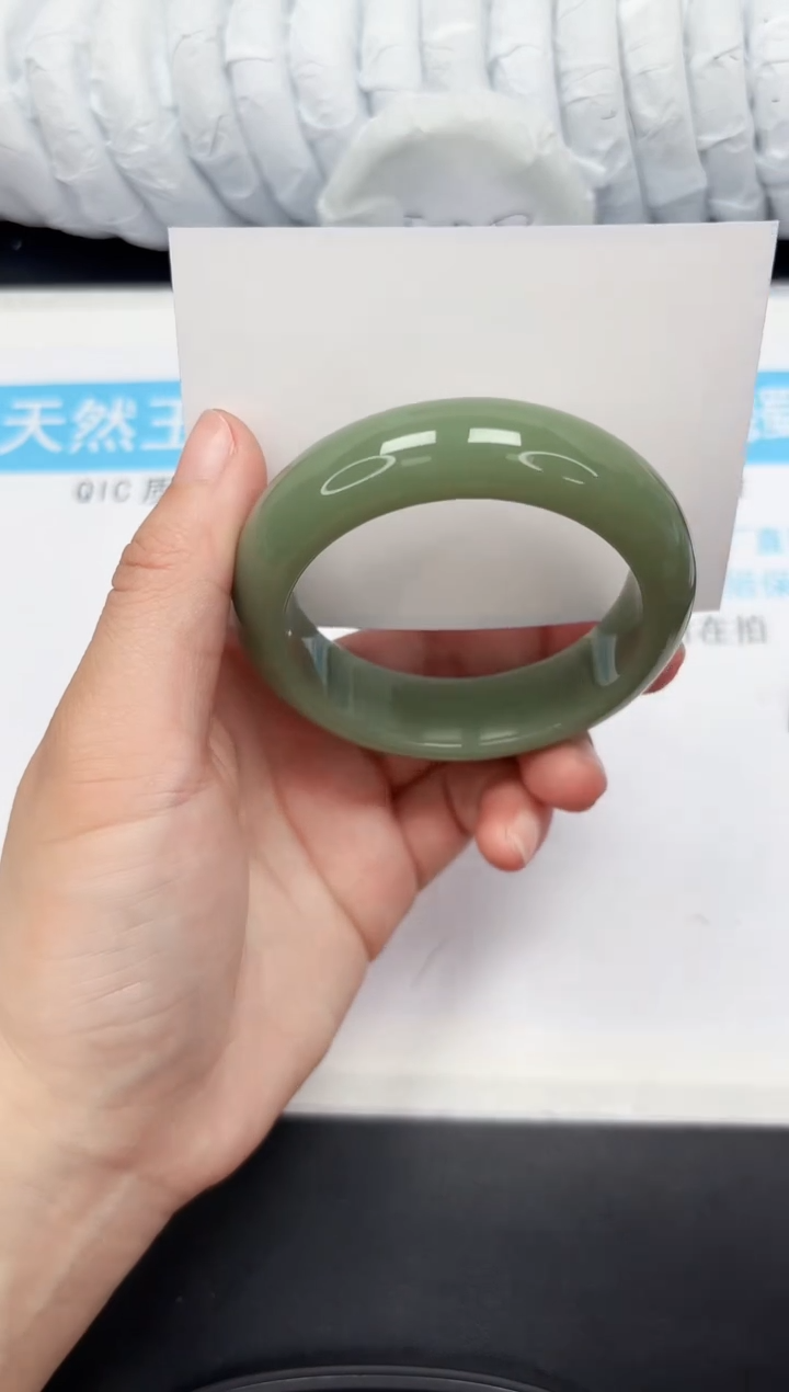 【闪购商品】石英质玉手镯未镶嵌156-58.8