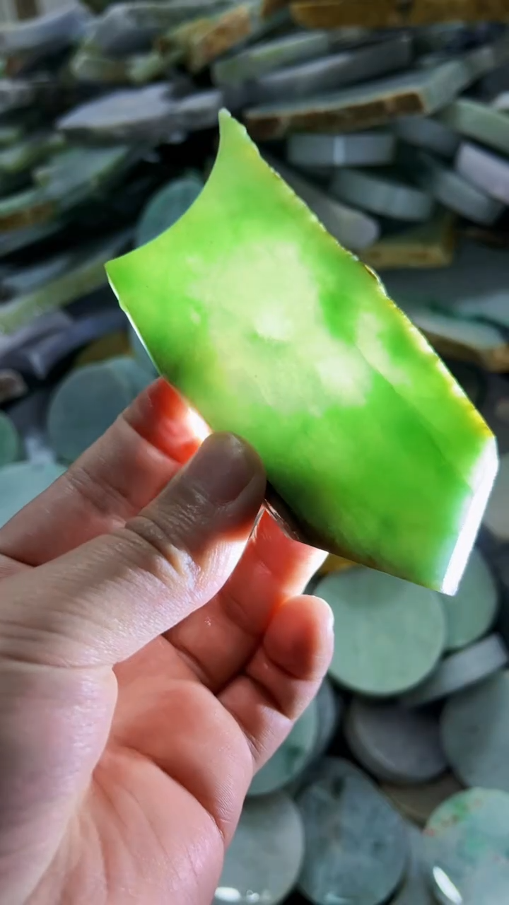 【闪购商品】翡翠挂件未镶嵌A货康壹026