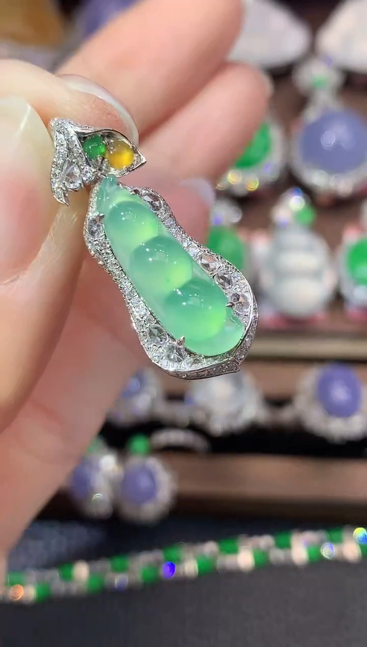 吊坠(不含链)18K金镶嵌翡翠汤**贝C47