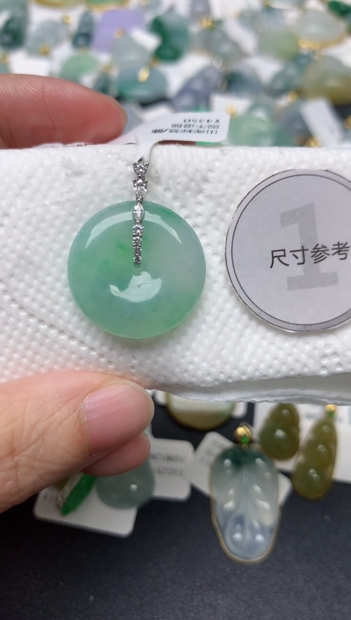 颈饰18K金镶嵌翡翠天然缅甸A货翡翠