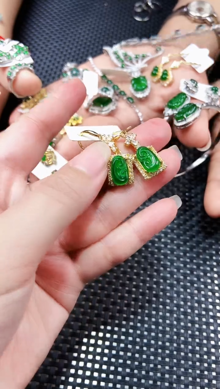 【闪购商品】翡翠耳饰未镶嵌11111111