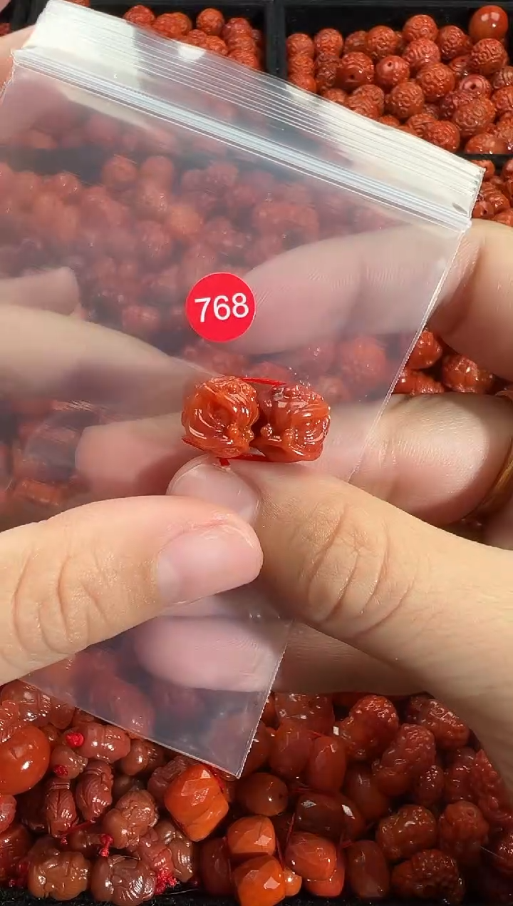 颈饰未镶嵌南红玛瑙1