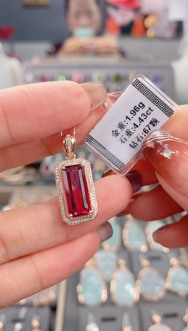 颈饰18K金镶嵌碧玺4.43