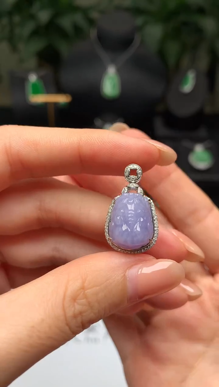 颈饰18K金镶嵌翡翠貔貅