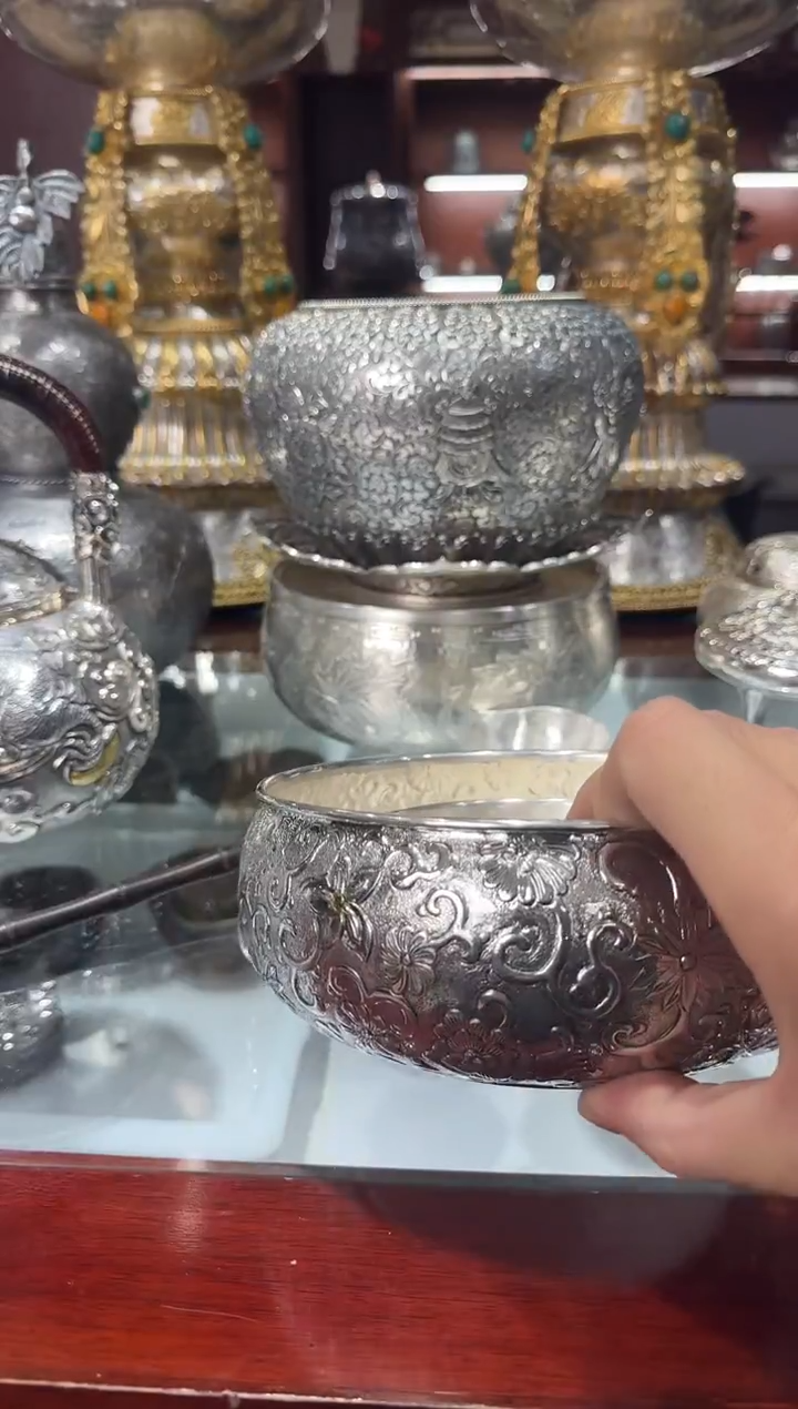 ?****.足银精工手工百花缠枝莲鏨刻兽环煮茶器