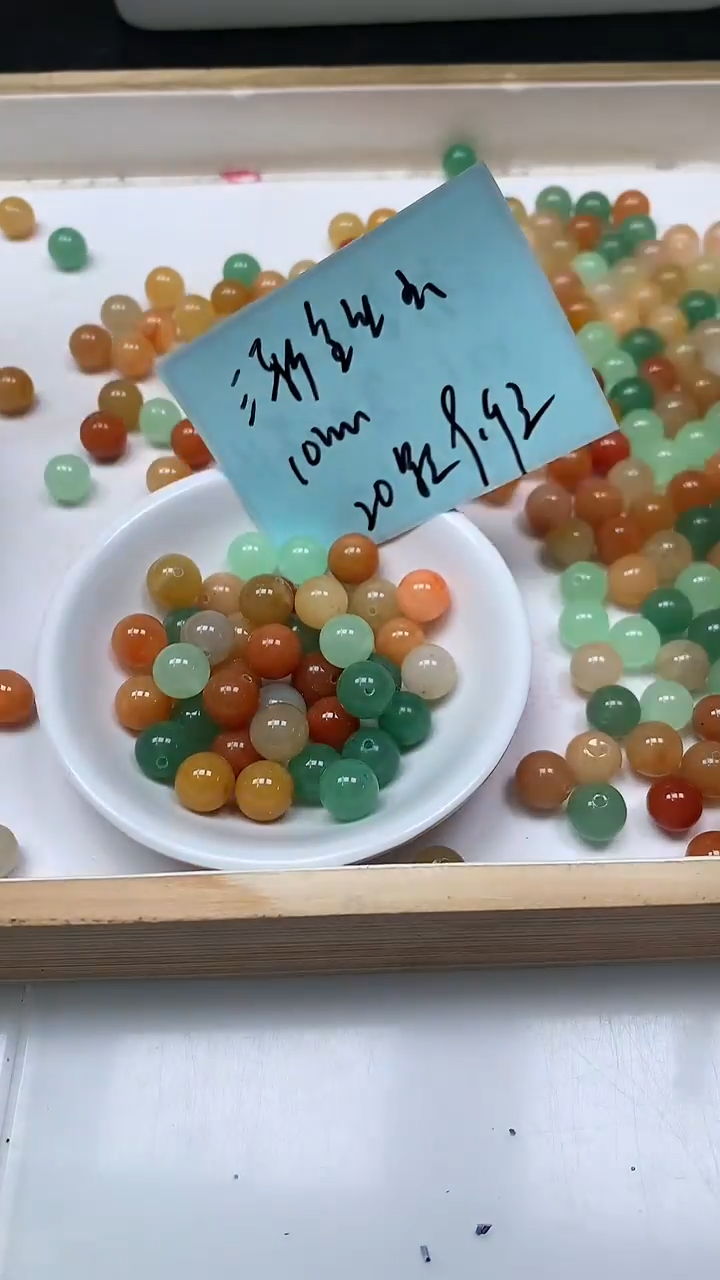 未镶嵌散珠石英质玉B411 三彩金丝玉（带绿）10mm20颗9.9元