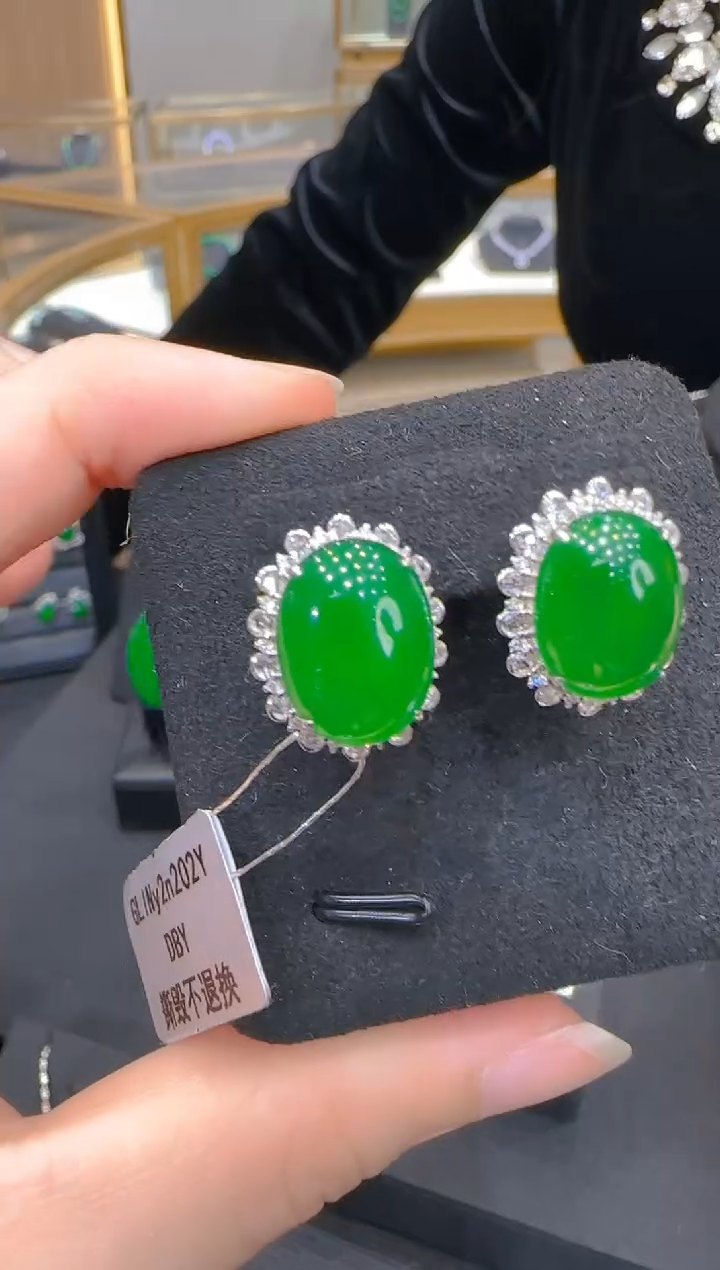 【闪购商品】翡翠耳饰18K金镶嵌天然翡翠A货