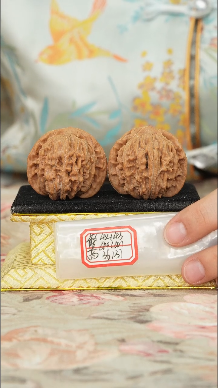 【闪购商品】文玩核桃把件一代楼