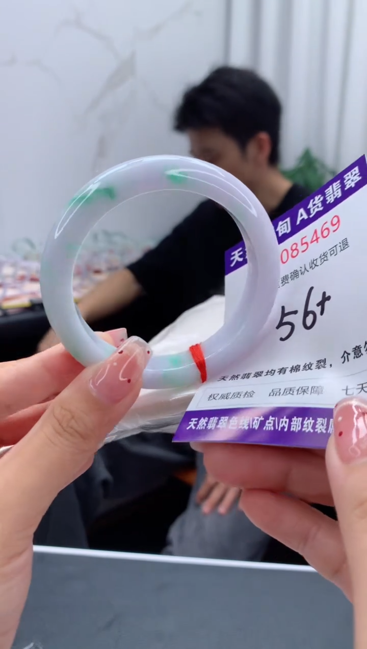 未镶嵌手镯翡翠有纹，完美者勿拍
