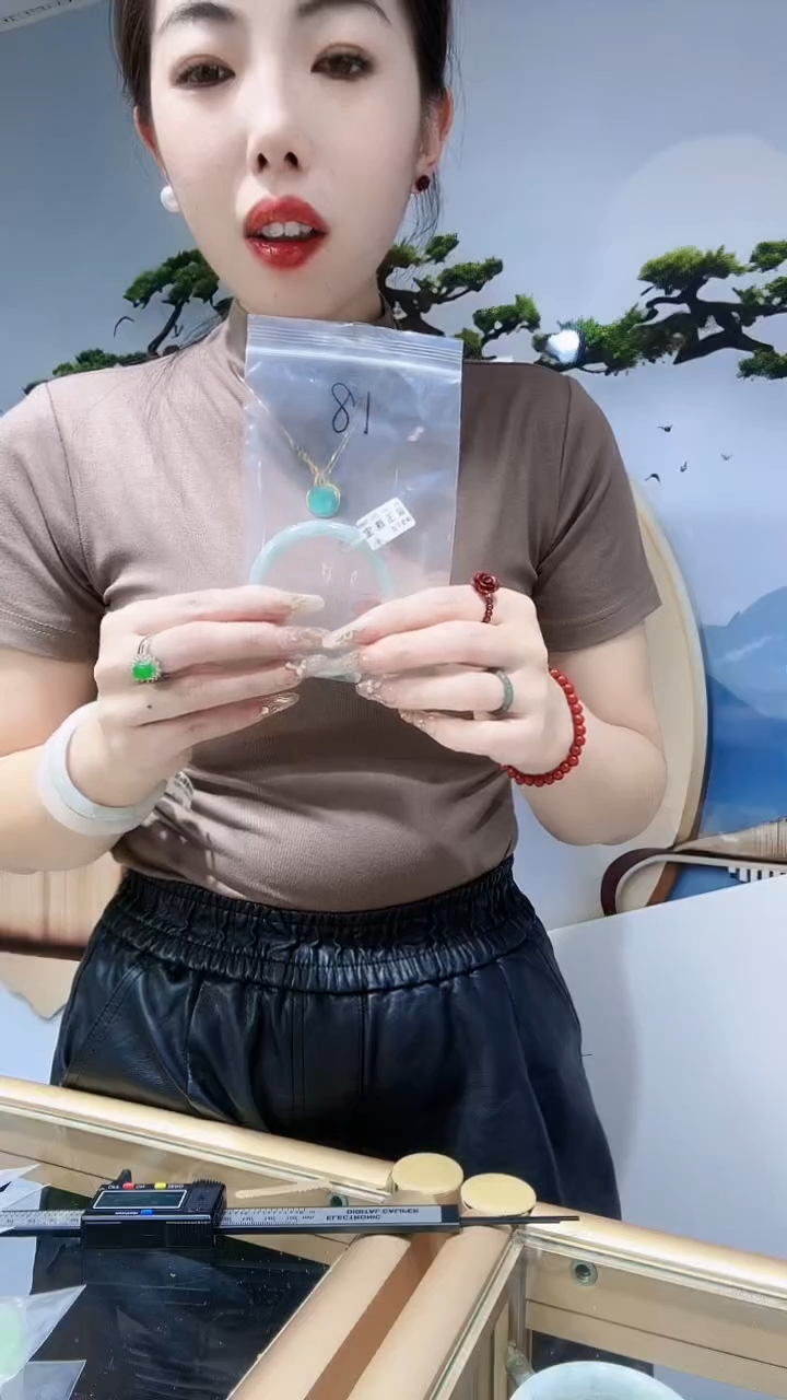 【闪购商品】翡翠手镯未镶嵌翡翠手镯54-55 圈口 微瑕