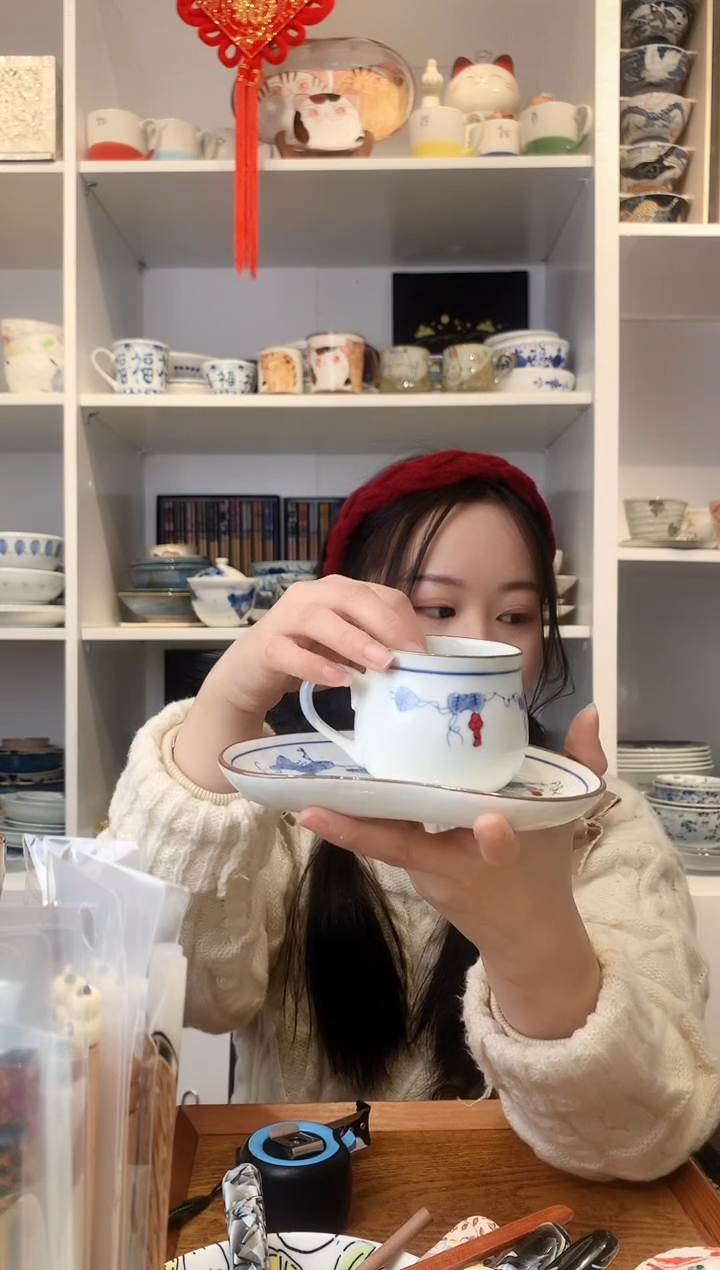 【闪购商品】耐热玻璃葡萄藤咖啡杯和云形盘