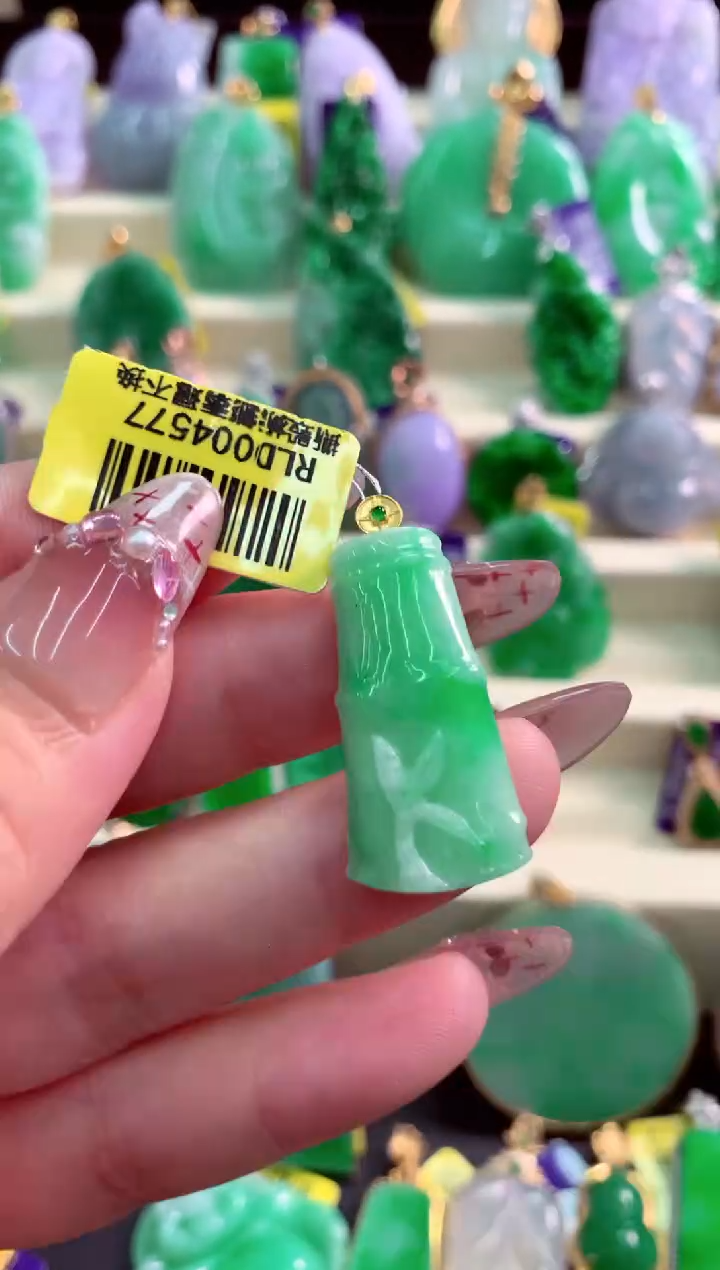 翡翠18K金镶嵌颈饰挂件