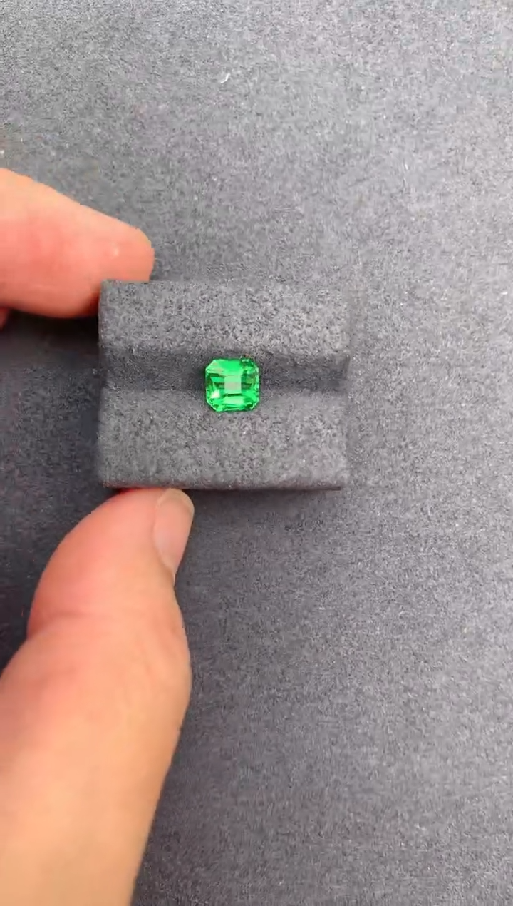 【闪购商品】石榴石（沙弗莱）裸石未镶嵌1.5ct沙弗莱