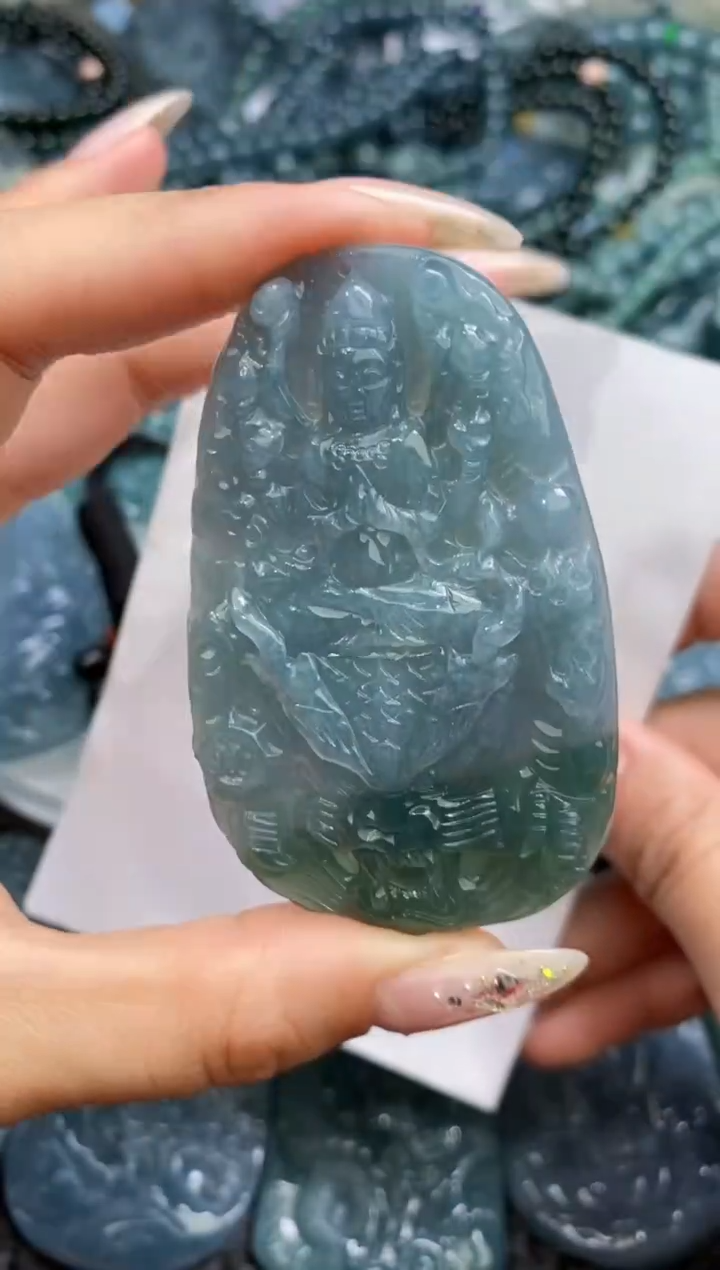 【闪购商品】翡翠颈饰未镶嵌          