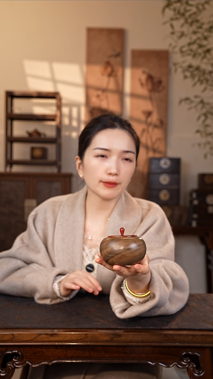 乌木类家具金丝楠品香罐