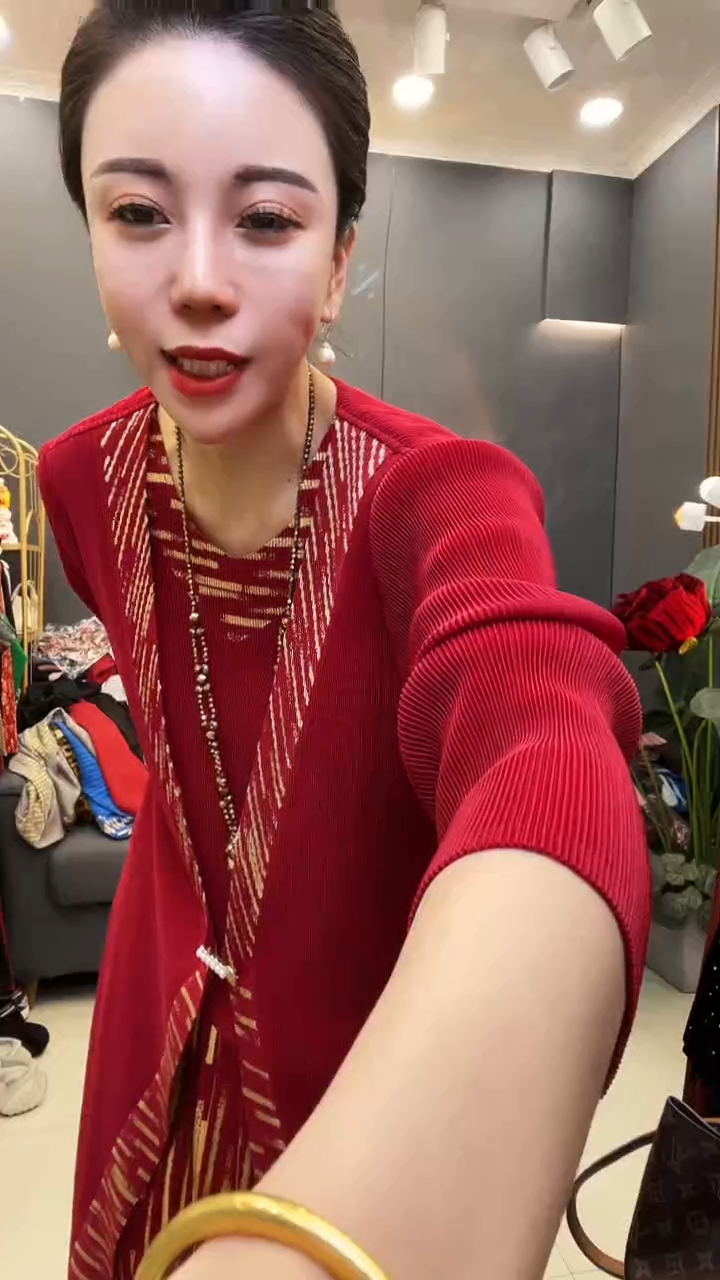 聚酯纤维（涤纶）红色 金边裙