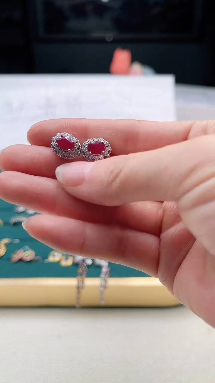 【闪购商品】红宝石耳饰银S925镶嵌成品