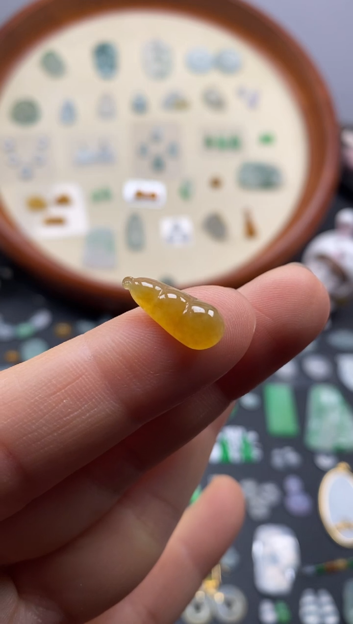 颈饰未镶嵌翡翠冰黄翡豆子/芬