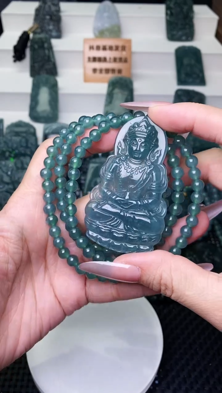 颈饰未镶嵌翡翠 