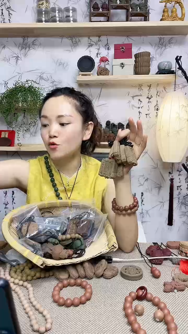 泥塑四季归脾斋戒牌瑕疵