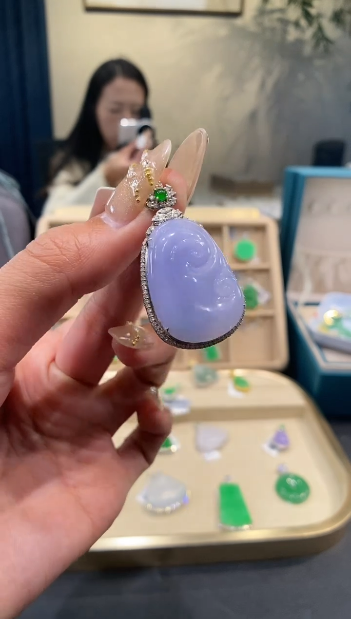 【闪购商品】翡翠吊坠(不含链)18K金镶嵌如意
