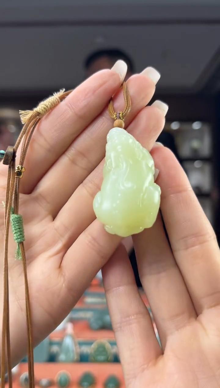 颈饰未镶嵌和田玉佩佩